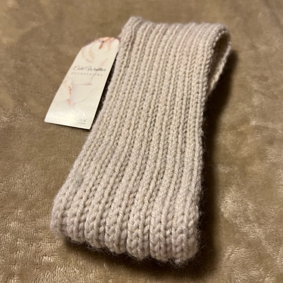 NWT Francesca’s Cable Knit Winter Headband - Picture 2 of 4
